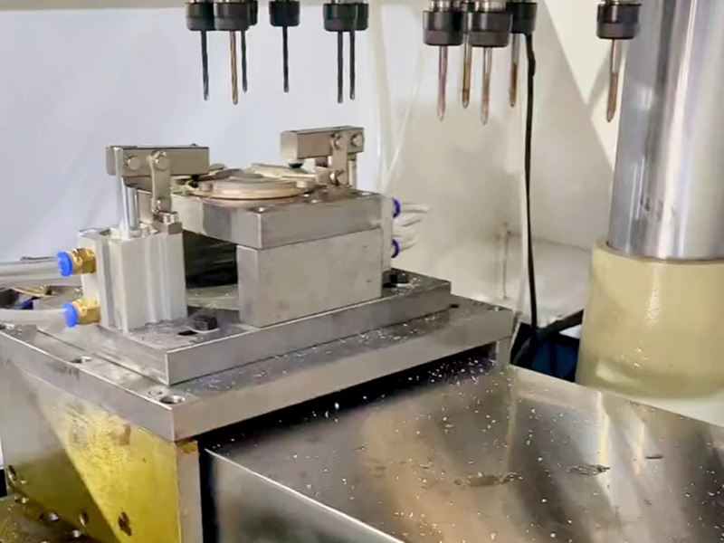 鉆攻機(jī)攻牙為什么會(huì)一次攻到底?